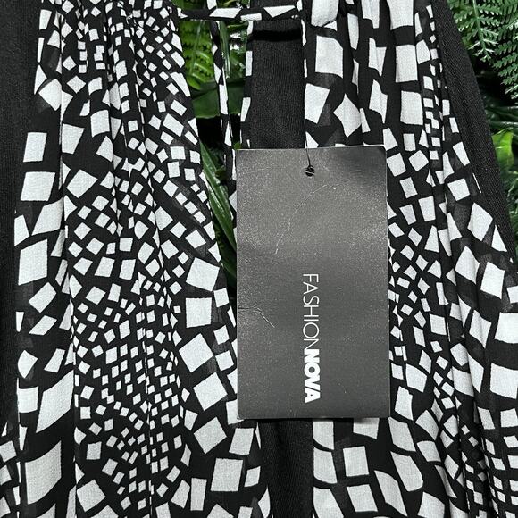 FASHION NOVA Jumpsuit Women Large Black Pants Sleeveless Wide Leg Jumper‎ 2767 - Picture 5 of 9